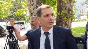 Autentična desnica spremna